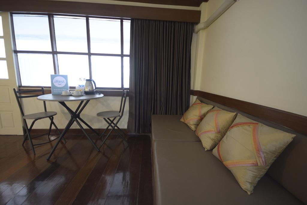 Irest Ao Nang Seafront Exterior foto