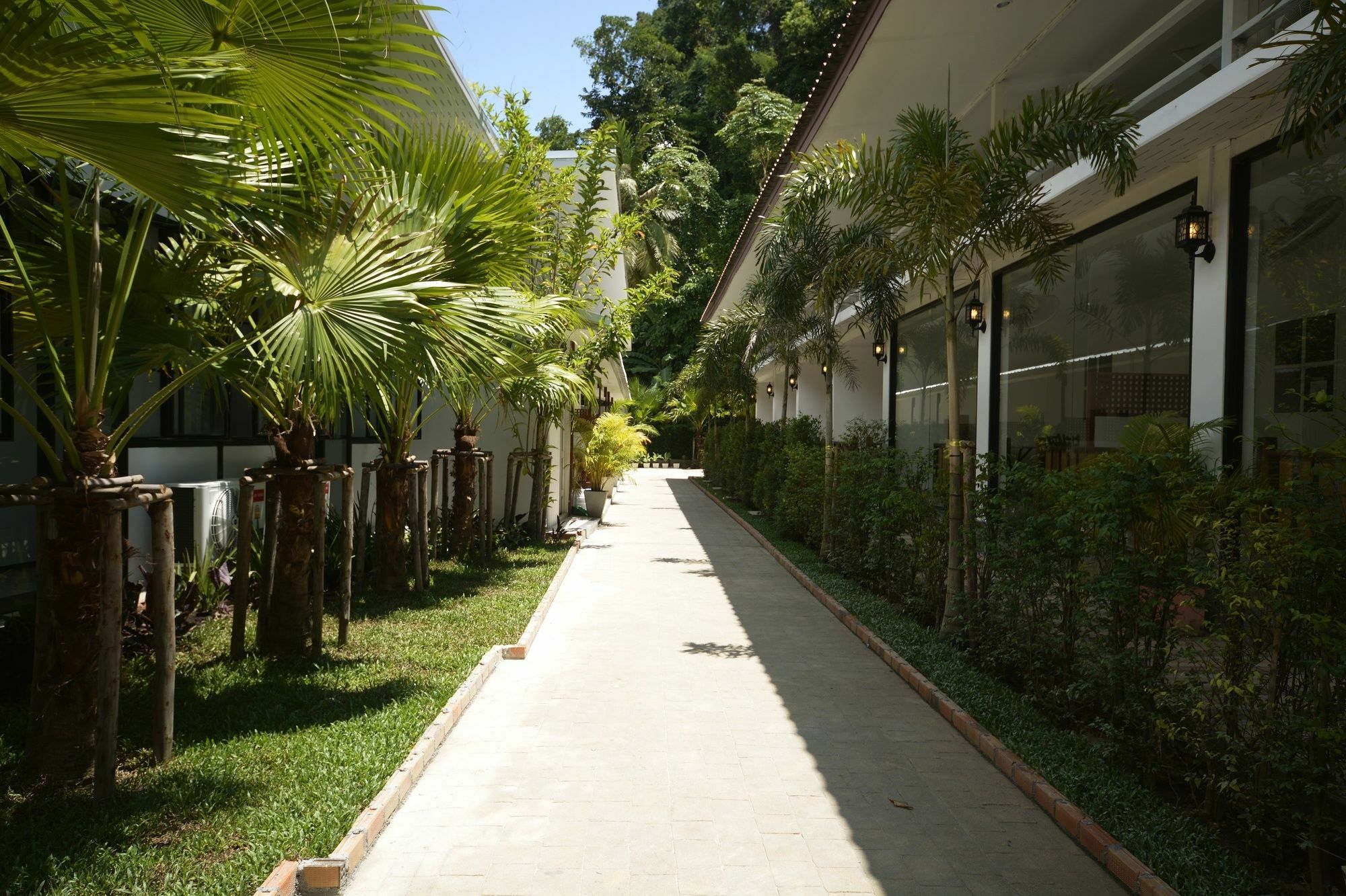 Irest Ao Nang Seafront Exterior foto