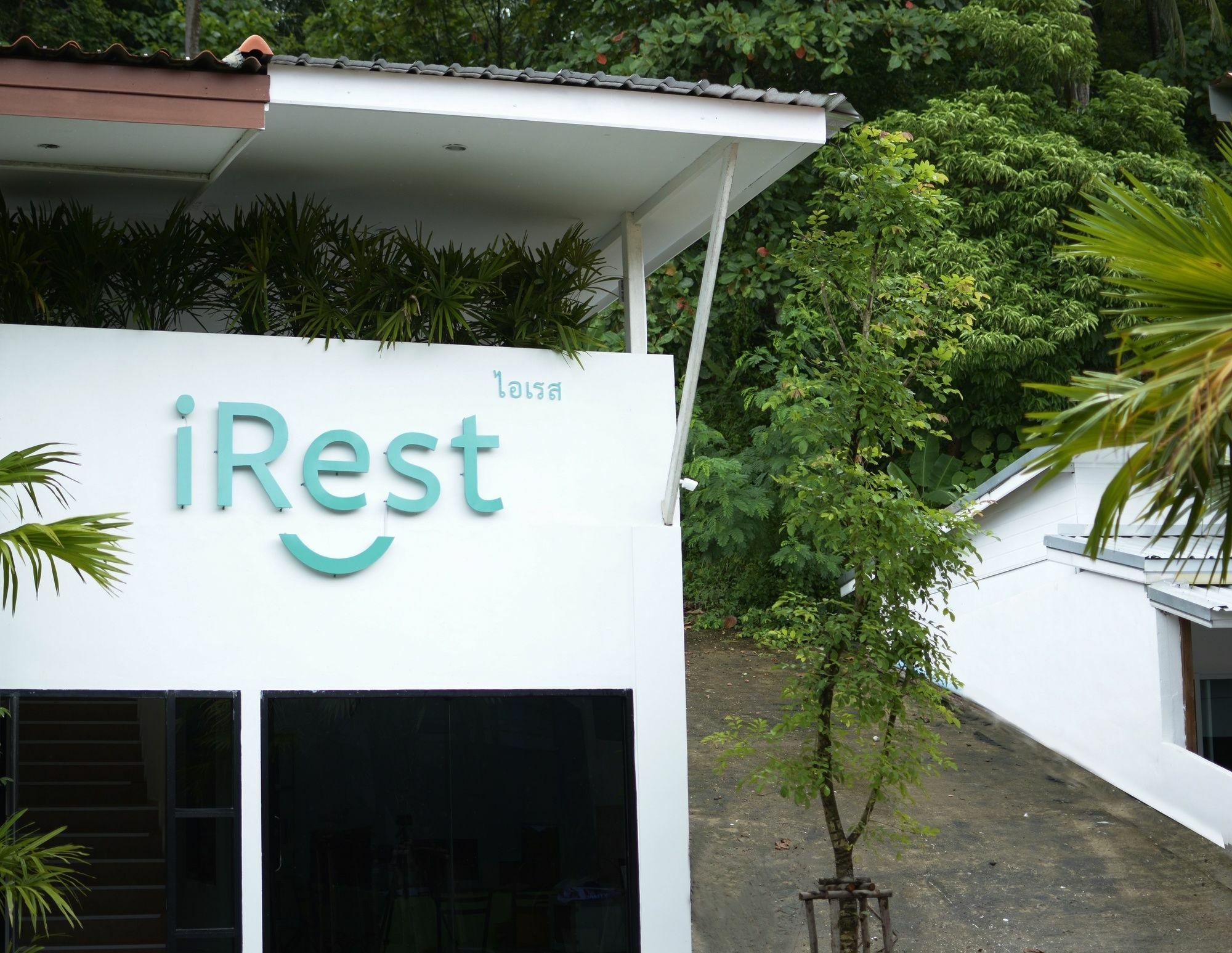 Irest Ao Nang Seafront Exterior foto