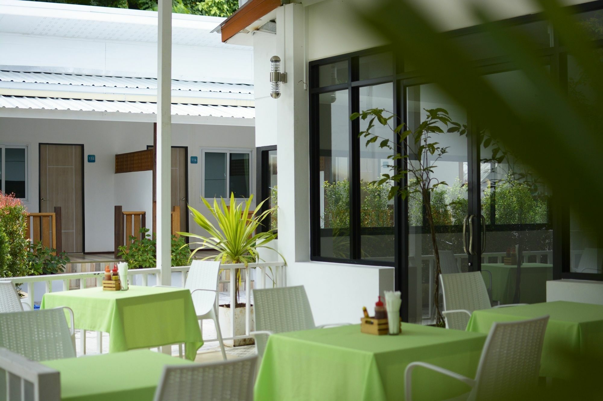 Irest Ao Nang Seafront Exterior foto
